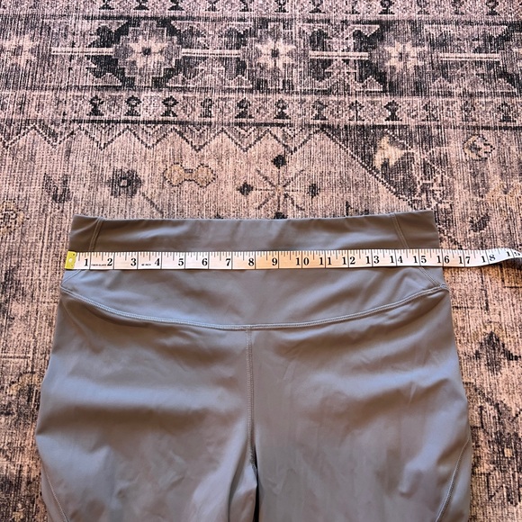 Lululemon women’s base pace high rise tight size 12 - Picture 8 of 10